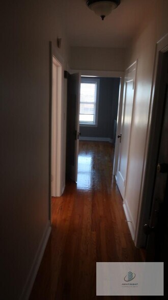 Building Photo - 3115 W Foster Ave