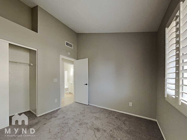 Building Photo - 7801 N 44th Dr