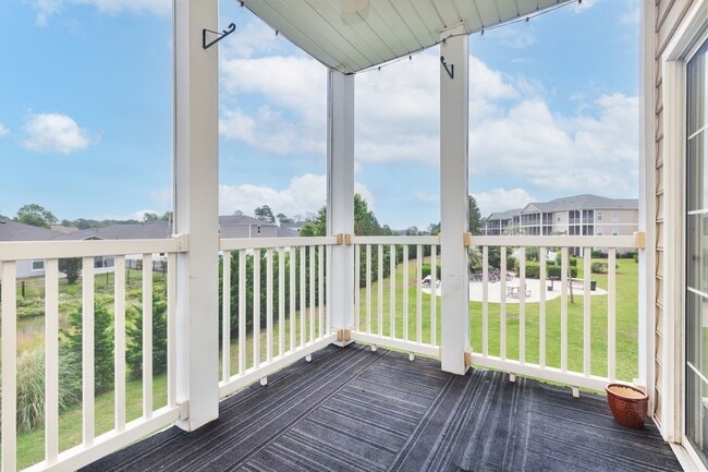Building Photo - Cross Gate Villas - Perfect Location