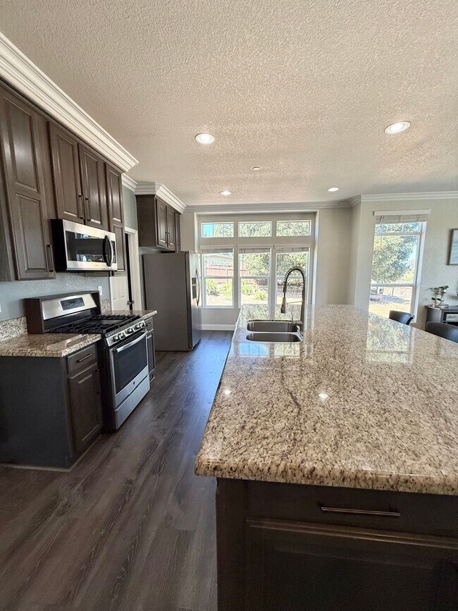 Building Photo - BEAUTIFUL 4 BEDROOM 2 BATH HOME IN ARROYO ...