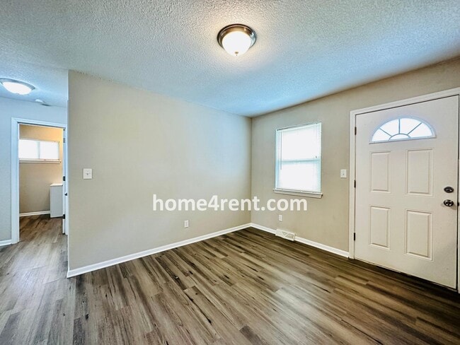 Building Photo - Wonderful Duplex Home in KCK w/ Stainless ...