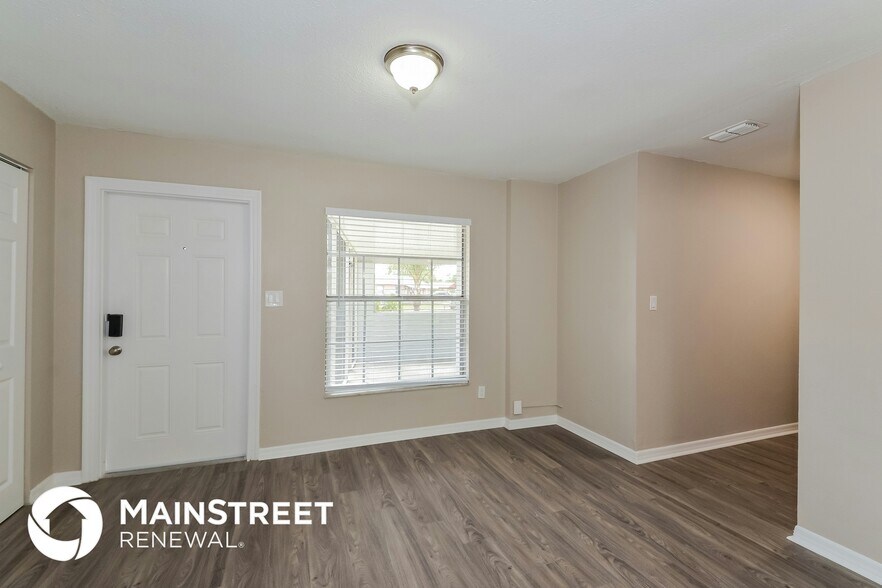 Building Photo - 3019 Clay Cir