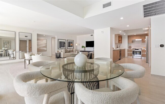 Building Photo - 10281 W Bay Harbor Dr