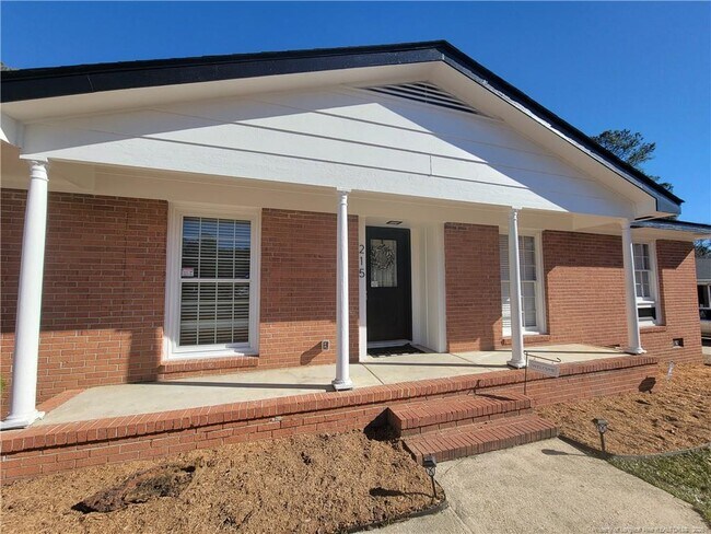 Building Photo - 215 Haverhill Dr