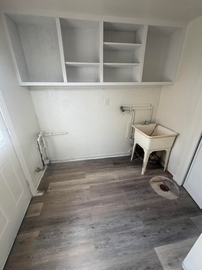 Building Photo - 6206 Beech Daly Rd