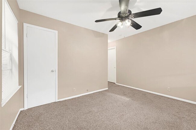 Building Photo - 702 Alta Vista Dr