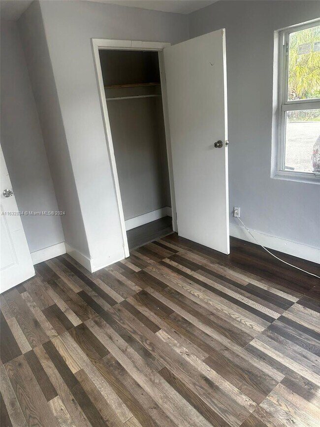 Building Photo - 2864 NW 6th Ct