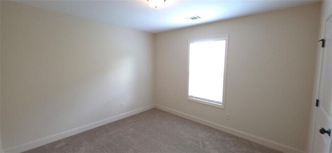 Building Photo - 2125 Savannah Dr