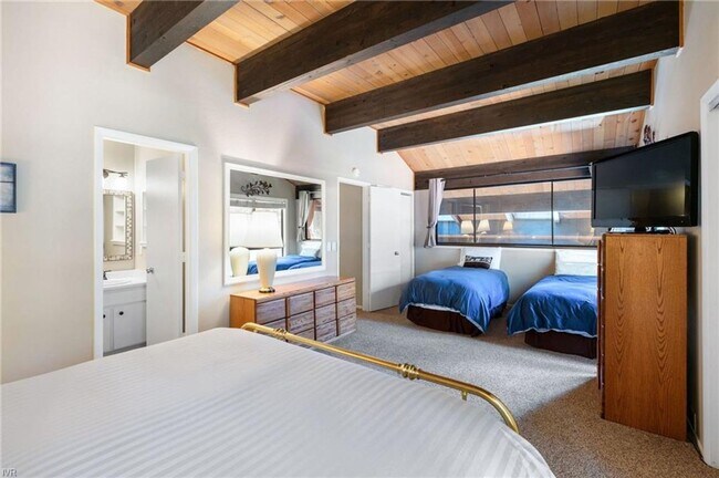 Building Photo - Great location in Incline Village