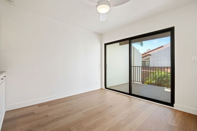 Building Photo - Fully Remodeled 2 Bed, 2 Bath East Beach T...