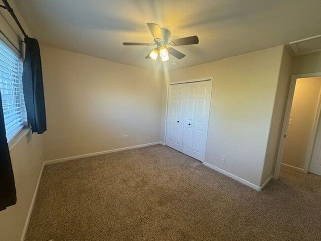 Building Photo - 803 Foxwood Dr