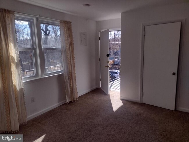 Building Photo - 131 N Main St