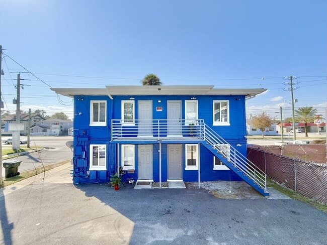 Building Photo - 551 N Ridgewood Ave