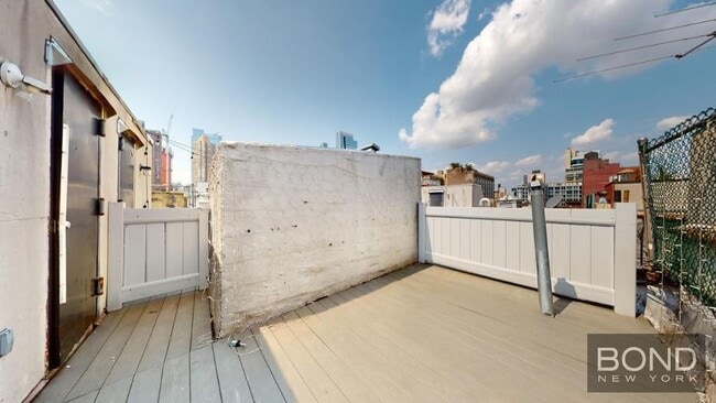 Building Photo - 697 Tenth Avenue