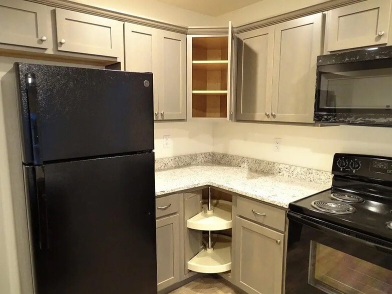 Building Photo - 2 Broken Arrow Dr