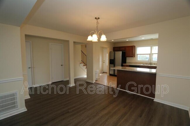 Building Photo - 2226 Sedgewick Dr