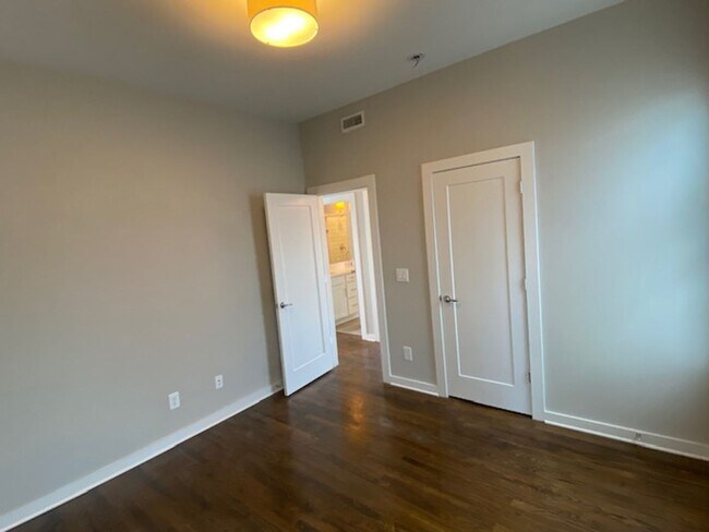 Building Photo - East Nashville with Roof-top Deck and 2 car garage!!