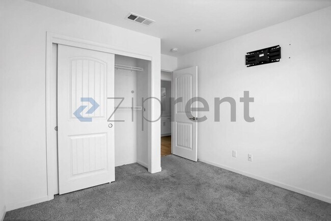 Building Photo - Unit 6130