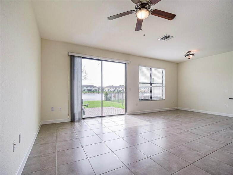 Building Photo - 10092 W Villa Cir