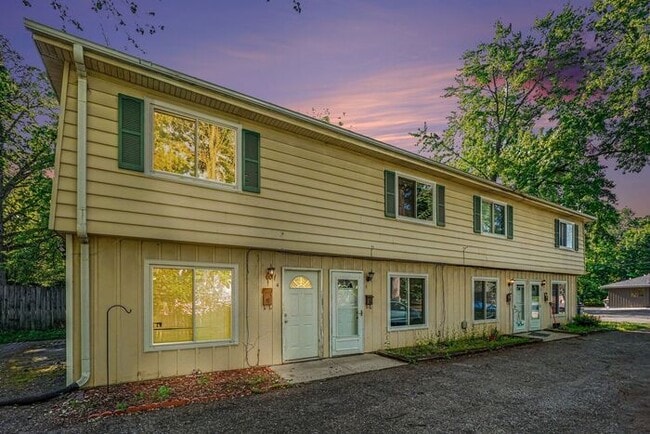 Building Photo - $150 off move-in when using Rently - $1099- 2 Bedroom Townhome off Westnedge
