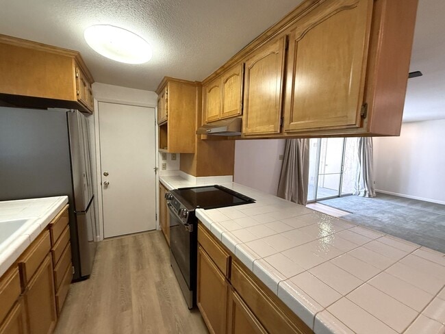 Building Photo - Nicely updated single story condo in Carmi...