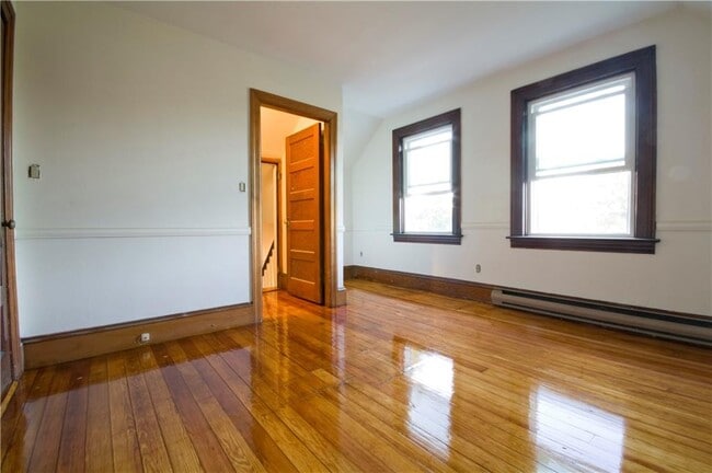 Building Photo - 48 Moorland Ave