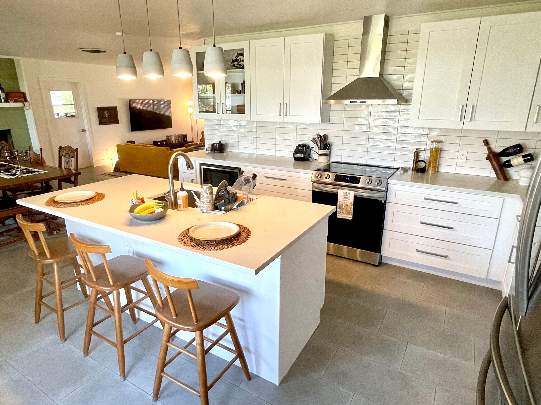 Kitchen - 800 Dale Dr