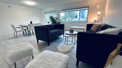 Building Photo - 9971 W Bay Harbor Dr