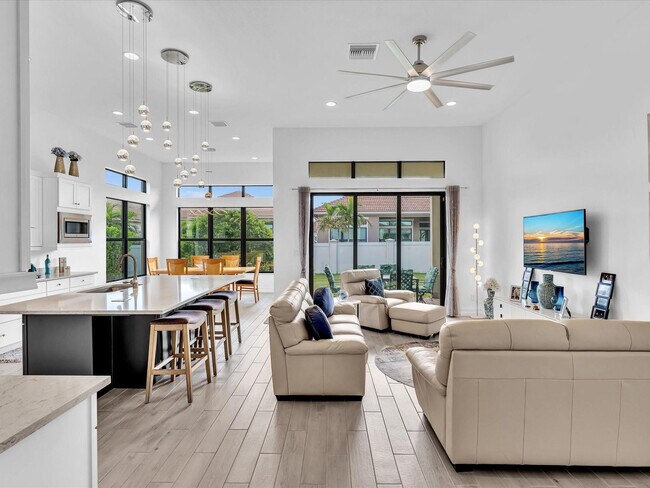 Building Photo - 8928 Bastille Cir E