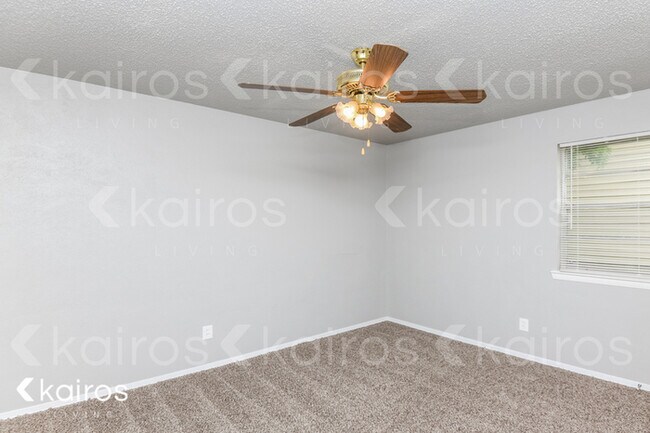 Building Photo - 607 Holly Lane