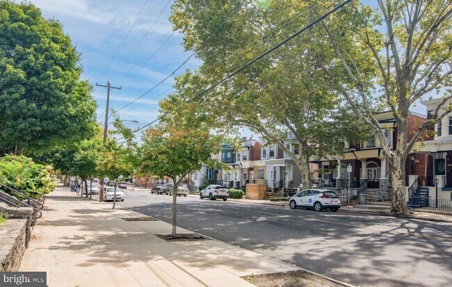 Building Photo - 5516 Cedar Ave