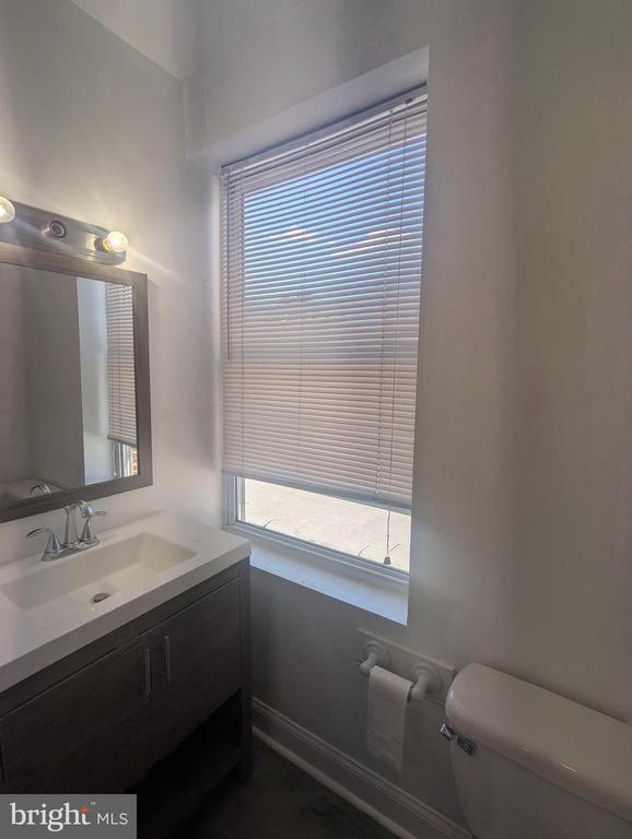 Building Photo - 2206 Fairmount Ave