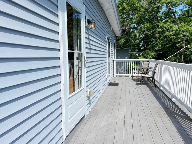 Building Photo - AVAILABLE NOW! Elegant 3-Bed Condo in Prim...