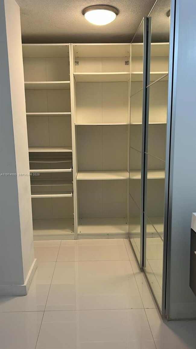 Building Photo - 7545 E Treasure Dr