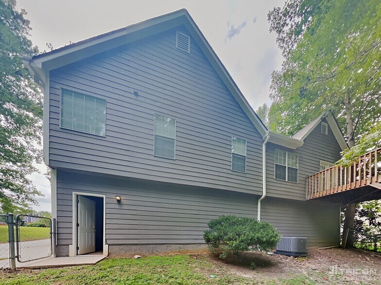 Building Photo - 116 Summer Lake Dr