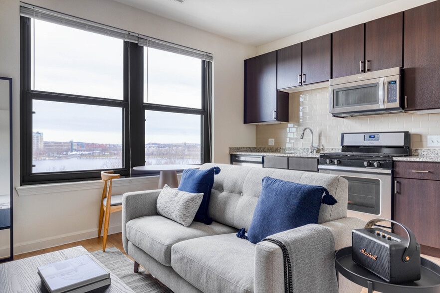 Building Photo - 333 Great River Rd