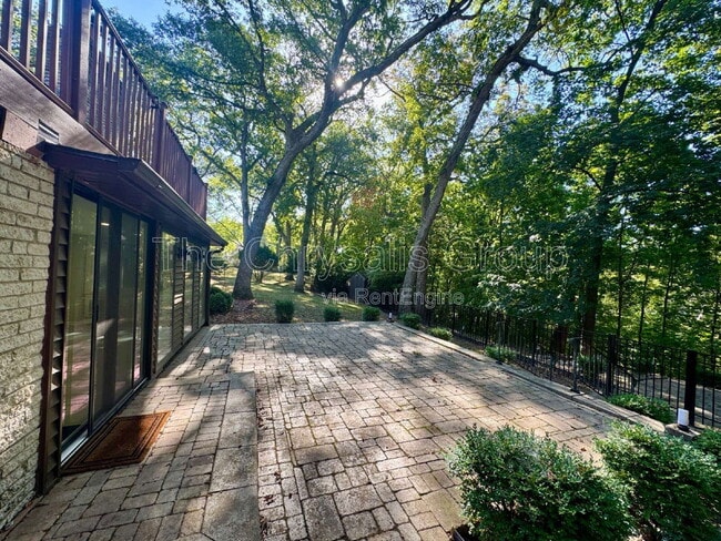 Building Photo - 206 Forest Park Pl