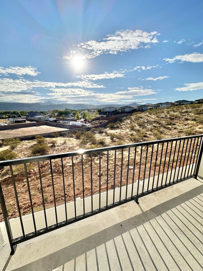 Building Photo - PET FRIENDLY!! HURRICANE TOWNHOME! END UNIT!