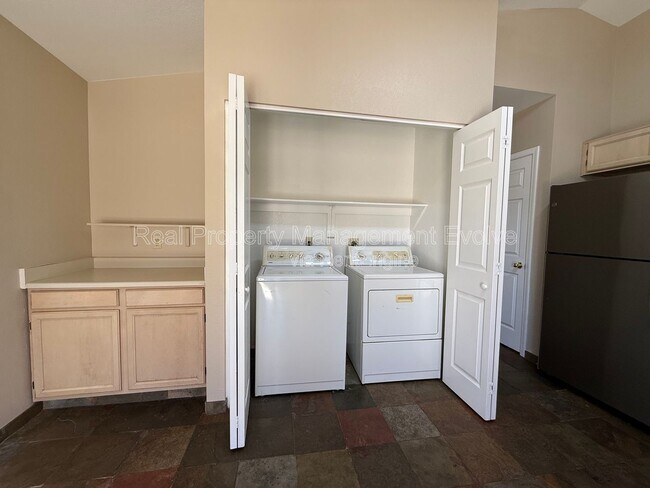 Building Photo - 3936 W Chama Dr