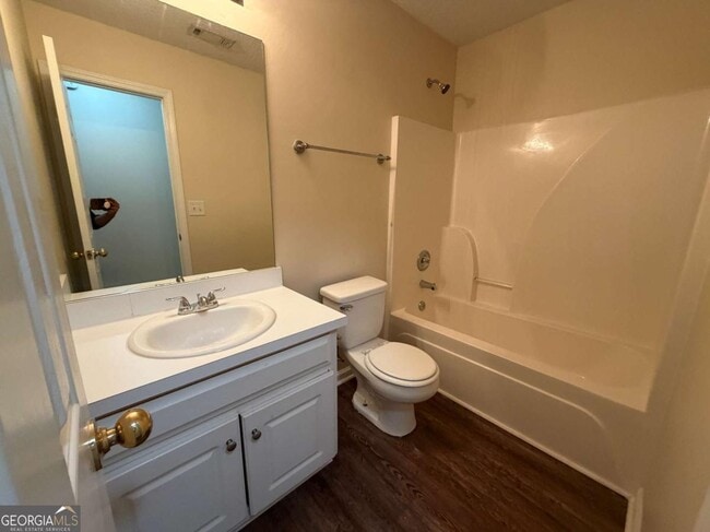 Building Photo - 211 Ravenwood Ct