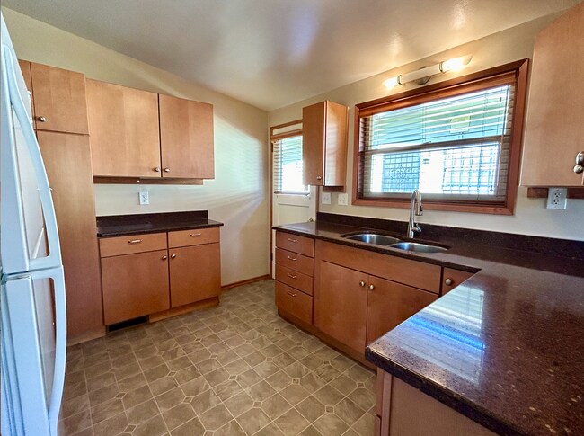 Building Photo - Upper Rainier Beach Home