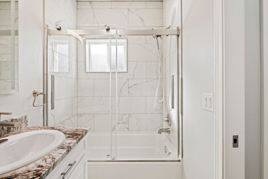 Building Photo - 812 2nd Ave N