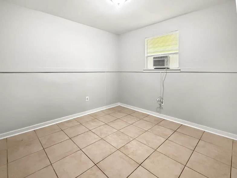 Building Photo - 524 Starrett Rd