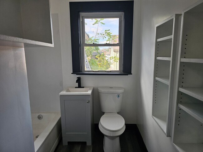 Building Photo - Fully Updated 4-bedroom 2 bath house for rent!