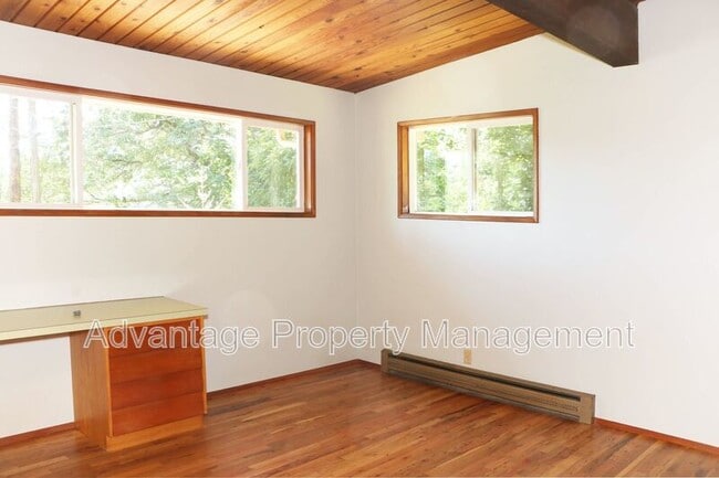 Building Photo - 3240 NW Elmwood Dr
