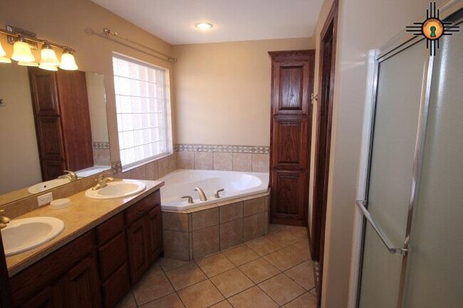 Building Photo - 2304 Reese Dr