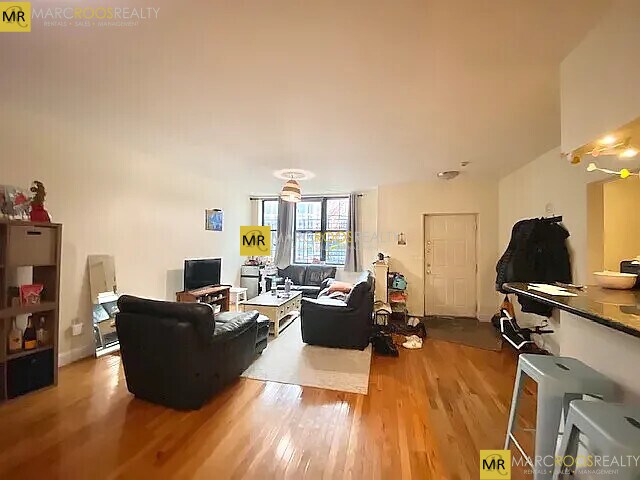 Building Photo - 3 Douglas St