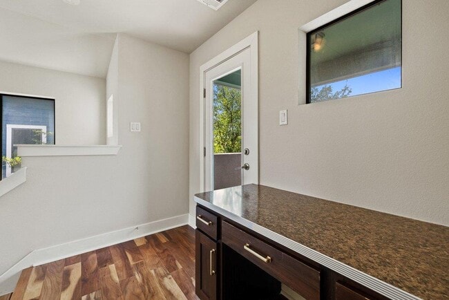 Building Photo - 1504 Lorraine Loop
