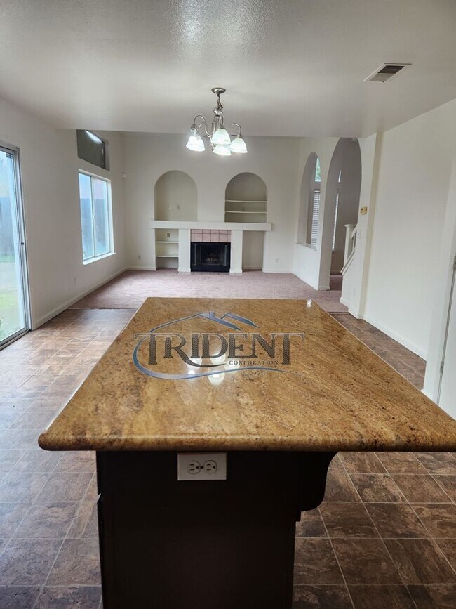 Building Photo - 3 bedroom, 2 ½ bath SOLAR home