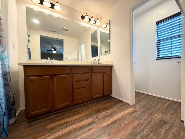 Building Photo - Stylish 2-Bedroom Living with Community Amenities